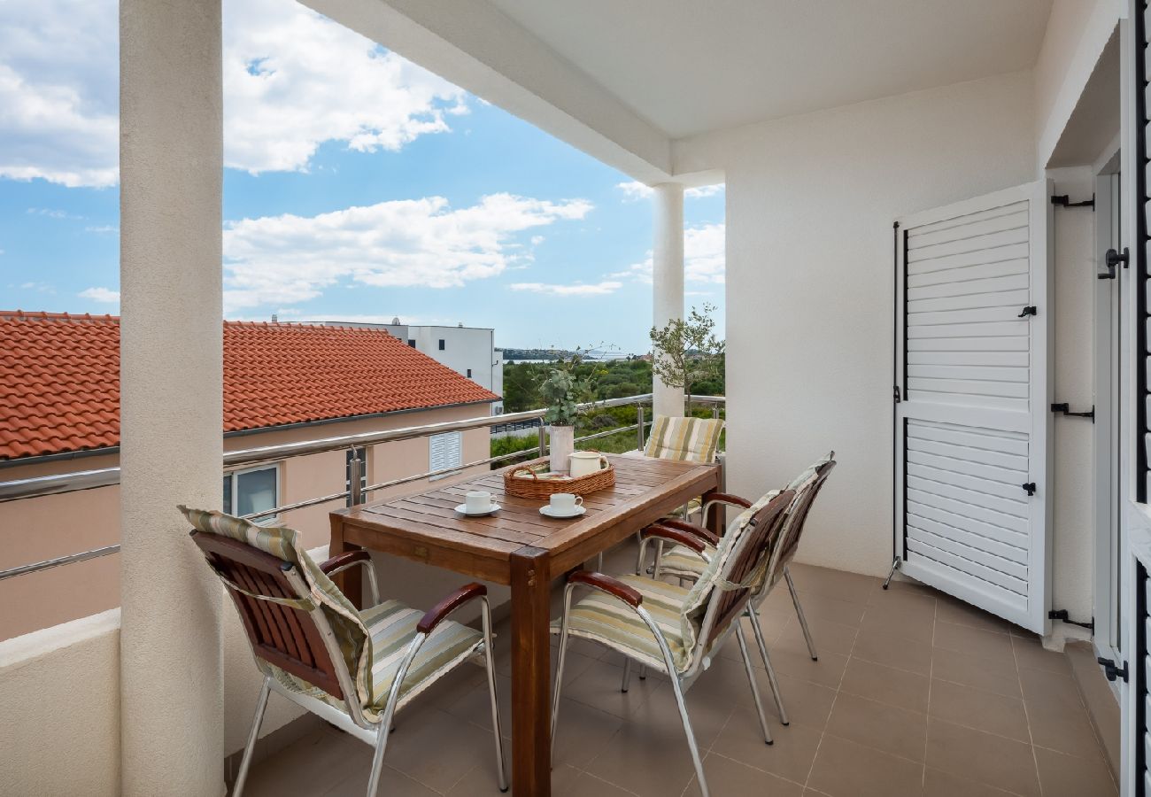 Appartement à Vodice - Appartement dans Vodice avec vue mer, terrasse, Climatisation, WIFI (94-5)