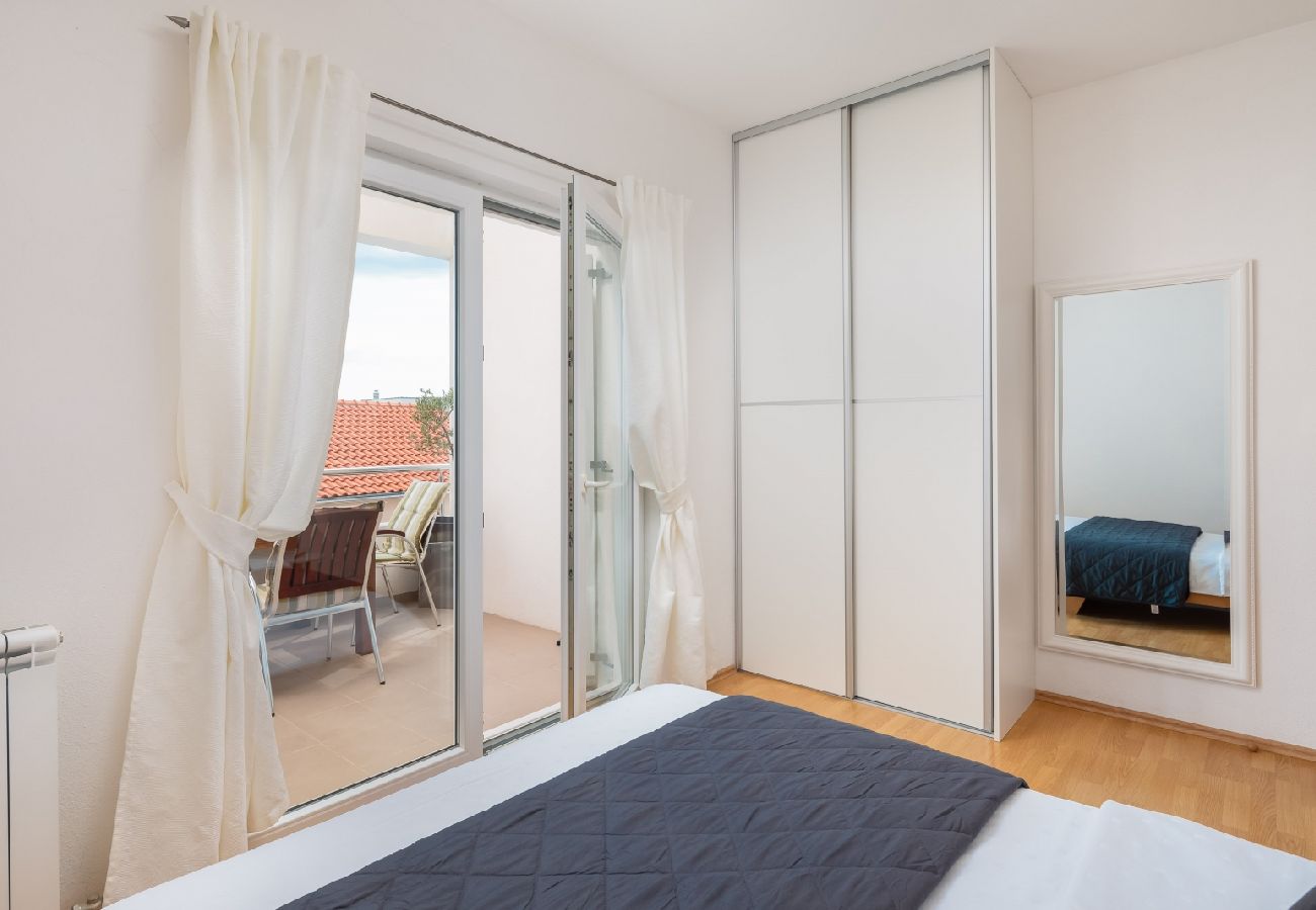 Appartement à Vodice - Appartement dans Vodice avec vue mer, terrasse, Climatisation, WIFI (94-5)