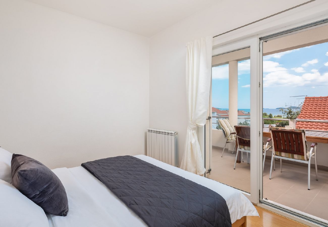 Appartement à Vodice - Appartement dans Vodice avec vue mer, terrasse, Climatisation, WIFI (94-5)