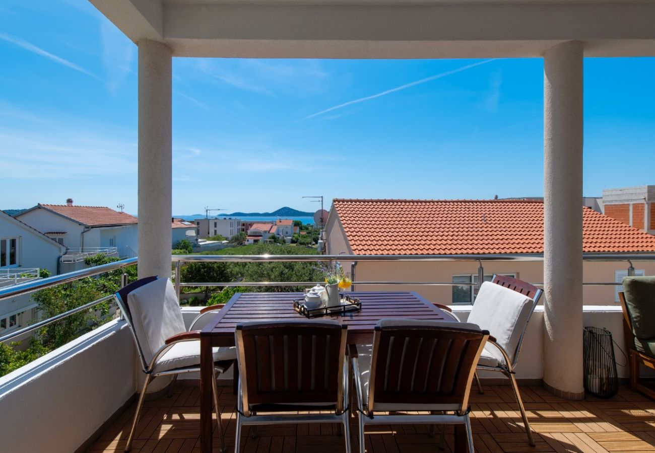 Appartement à Vodice - Appartement dans Vodice avec vue mer, terrasse, Climatisation, WIFI (94-5)