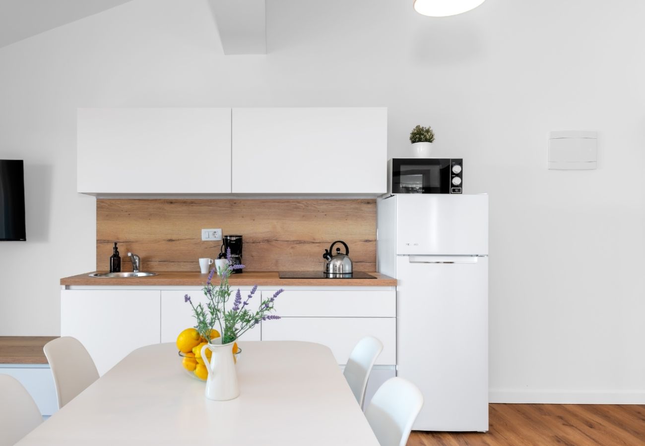 Appartement à Vodice - Appartement dans Vodice avec vue mer, terrasse, Climatisation, WIFI (94-5)