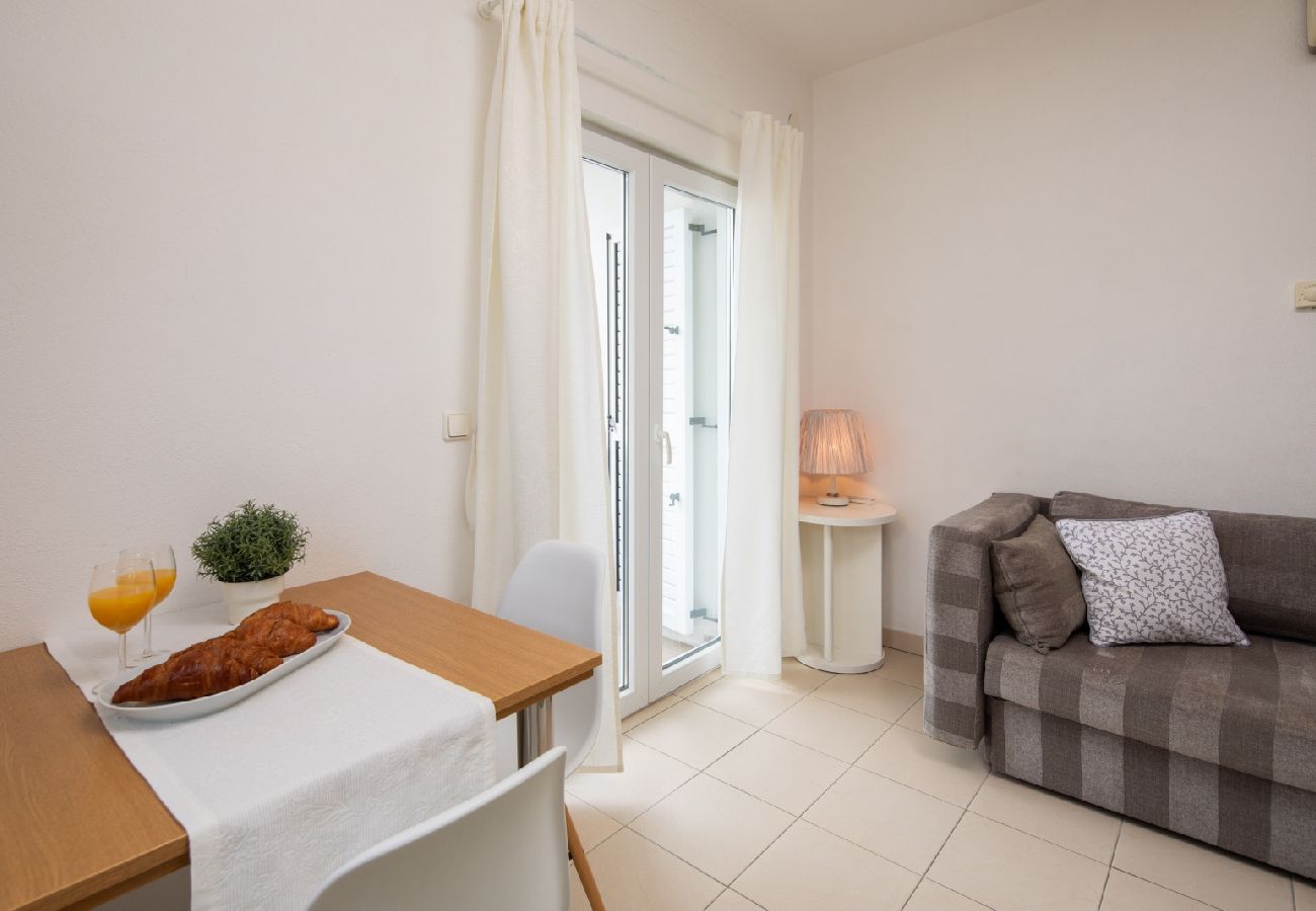 Appartement à Vodice - Appartement dans Vodice avec vue mer, Balcon, Climatisation, WIFI (94-6)