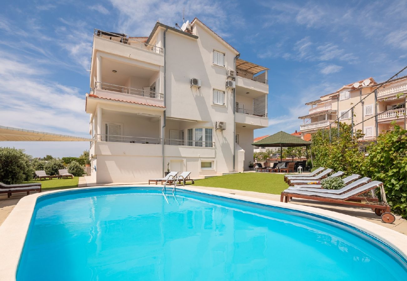 Appartement à Vodice - Appartement dans Vodice avec vue mer, Balcon, Climatisation, WIFI (94-6)