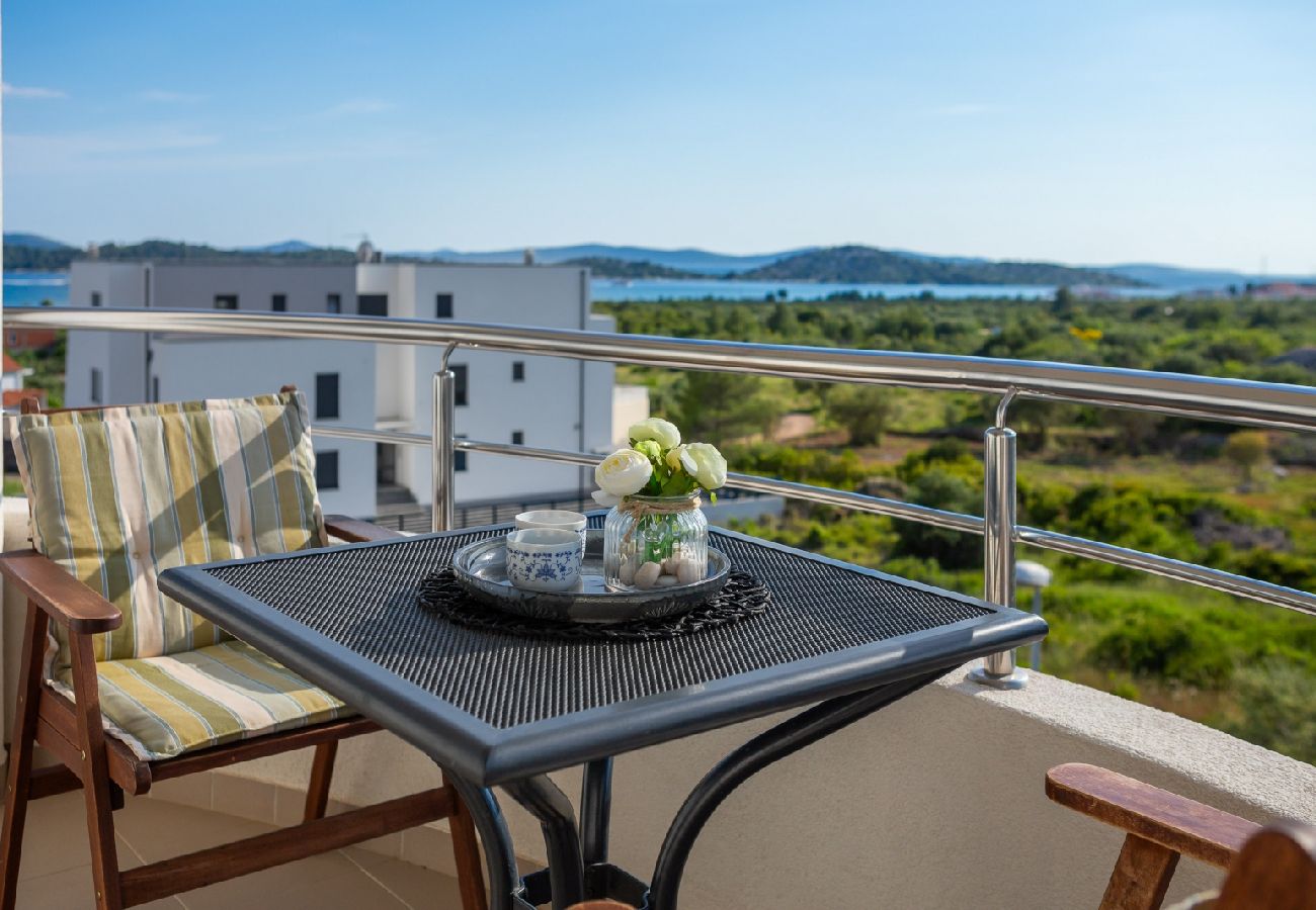 Appartement à Vodice - Appartement dans Vodice avec vue mer, terrasse, Climatisation, WIFI (94-7)