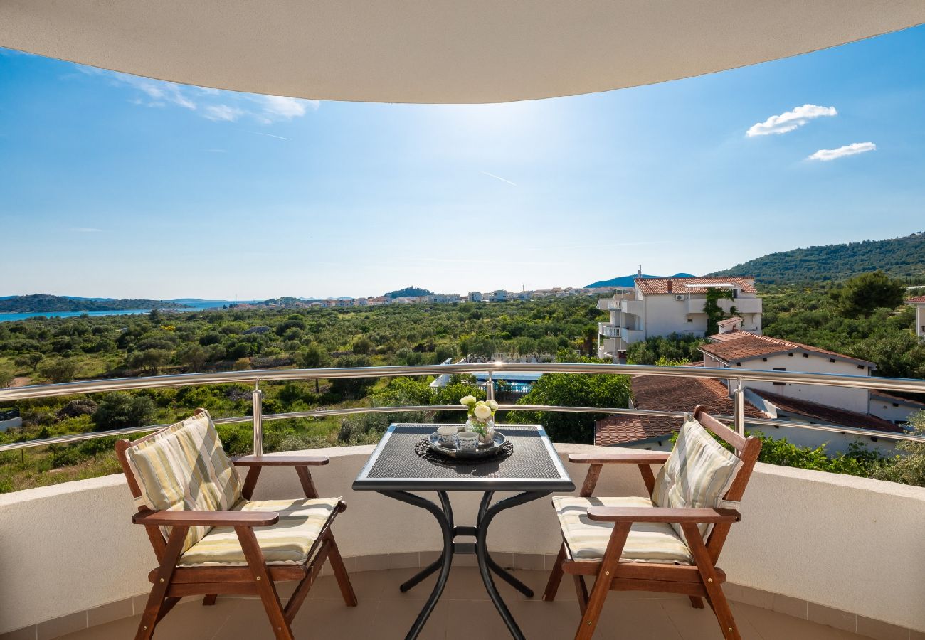 Appartement à Vodice - Appartement dans Vodice avec vue mer, terrasse, Climatisation, WIFI (94-7)