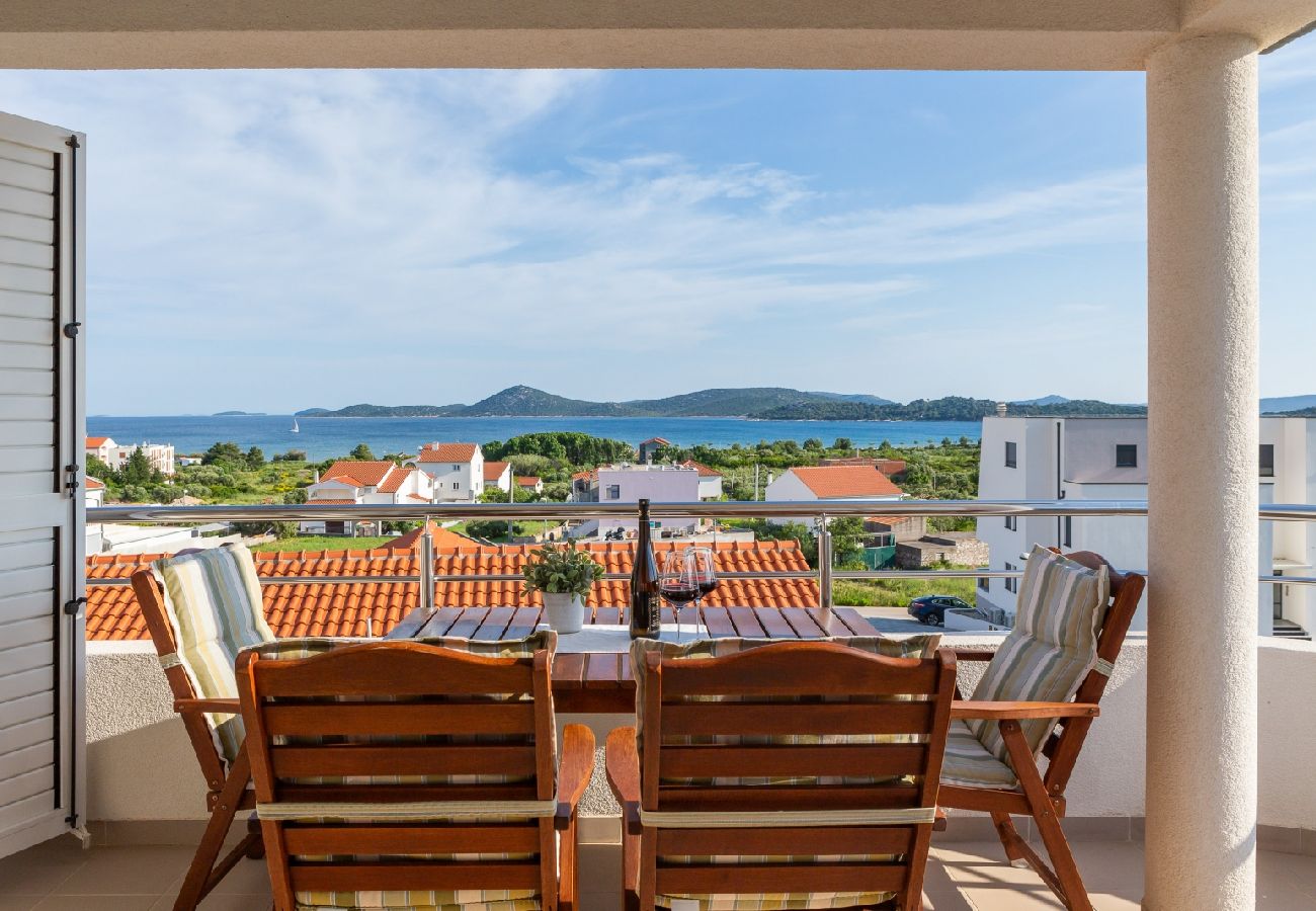 Appartement à Vodice - Appartement dans Vodice avec vue mer, terrasse, Climatisation, WIFI (94-8)