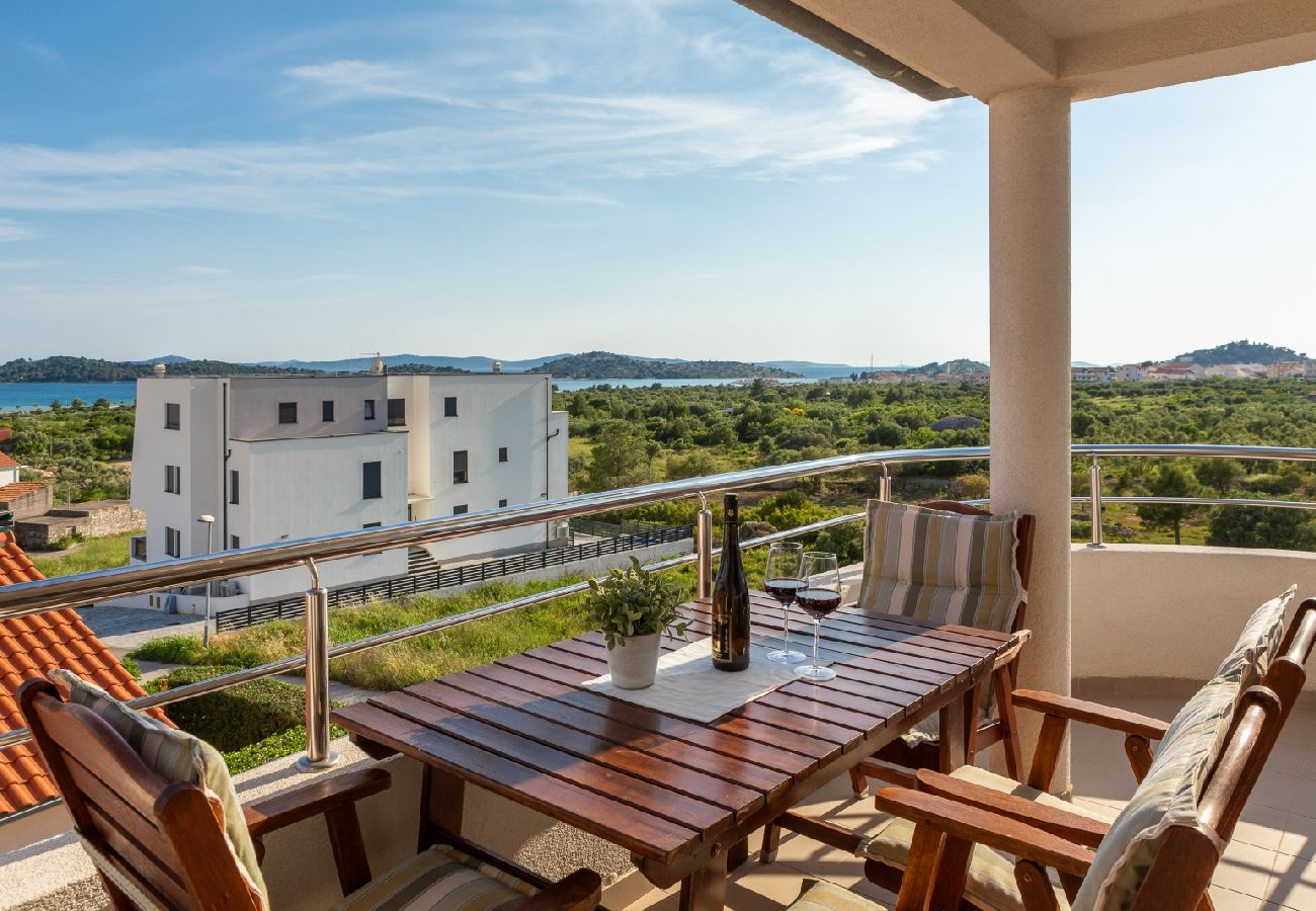 Appartement à Vodice - Appartement dans Vodice avec vue mer, terrasse, Climatisation, WIFI (94-8)