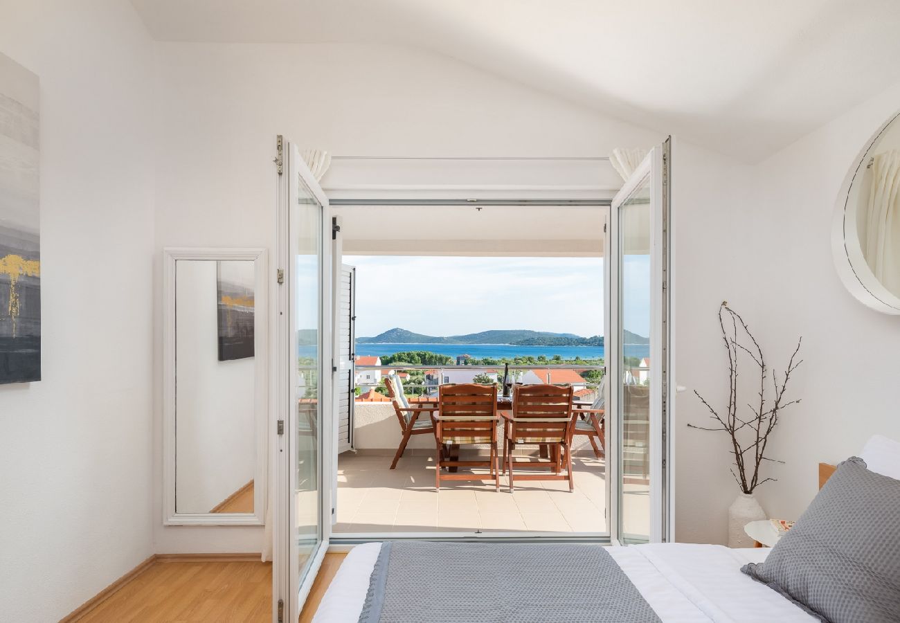 Appartement à Vodice - Appartement dans Vodice avec vue mer, terrasse, Climatisation, WIFI (94-8)