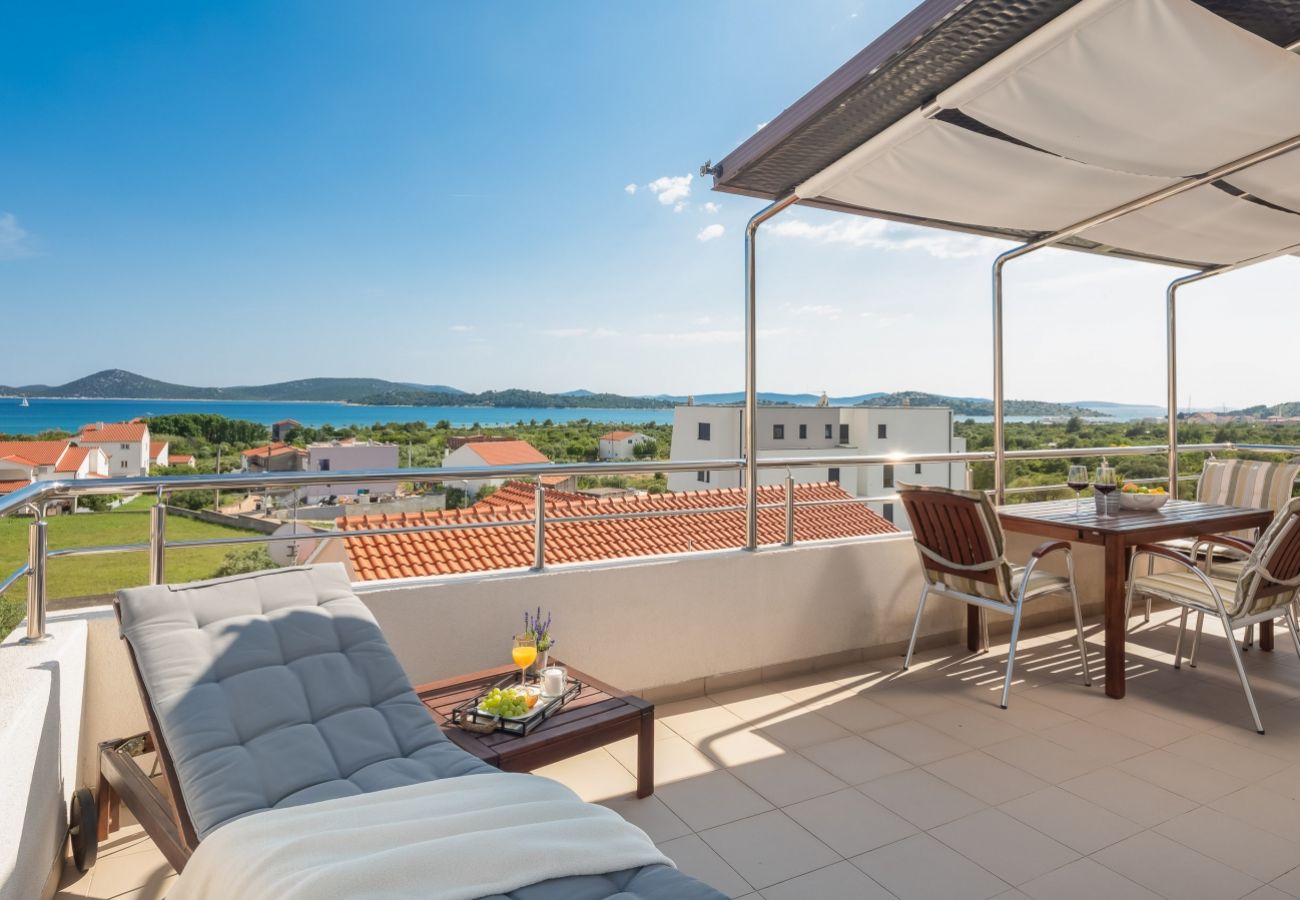 Appartement à Vodice - Appartement dans Vodice avec vue mer, terrasse, Climatisation, WIFI (94-9)