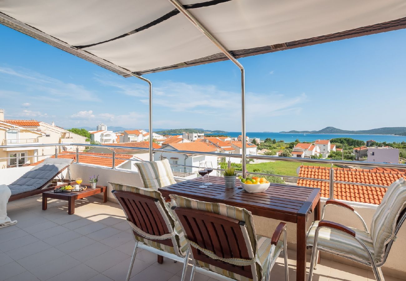 Appartement à Vodice - Appartement dans Vodice avec vue mer, terrasse, Climatisation, WIFI (94-9)