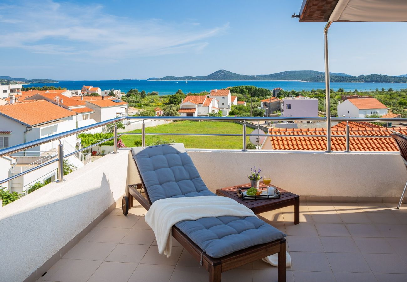 Appartement à Vodice - Appartement dans Vodice avec vue mer, terrasse, Climatisation, WIFI (94-9)