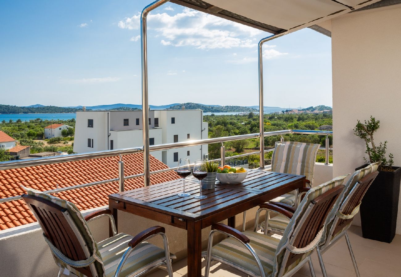 Appartement à Vodice - Appartement dans Vodice avec vue mer, terrasse, Climatisation, WIFI (94-9)