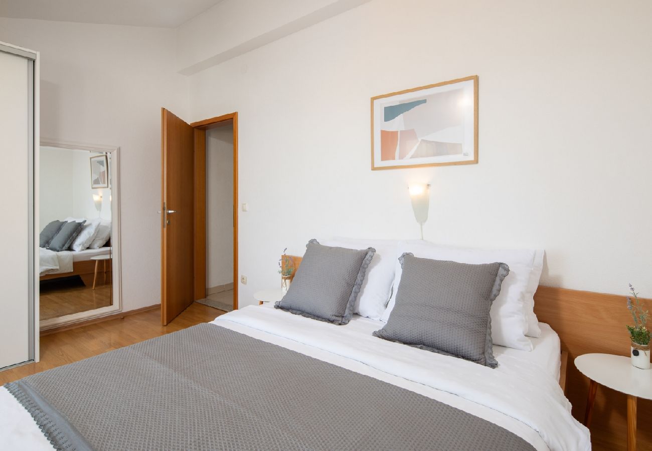 Appartement à Vodice - Appartement dans Vodice avec vue mer, terrasse, Climatisation, WIFI (94-9)