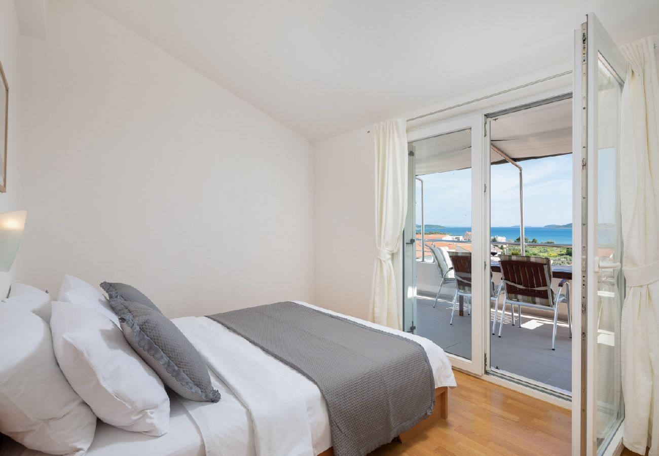 Appartement à Vodice - Appartement dans Vodice avec vue mer, terrasse, Climatisation, WIFI (94-9)