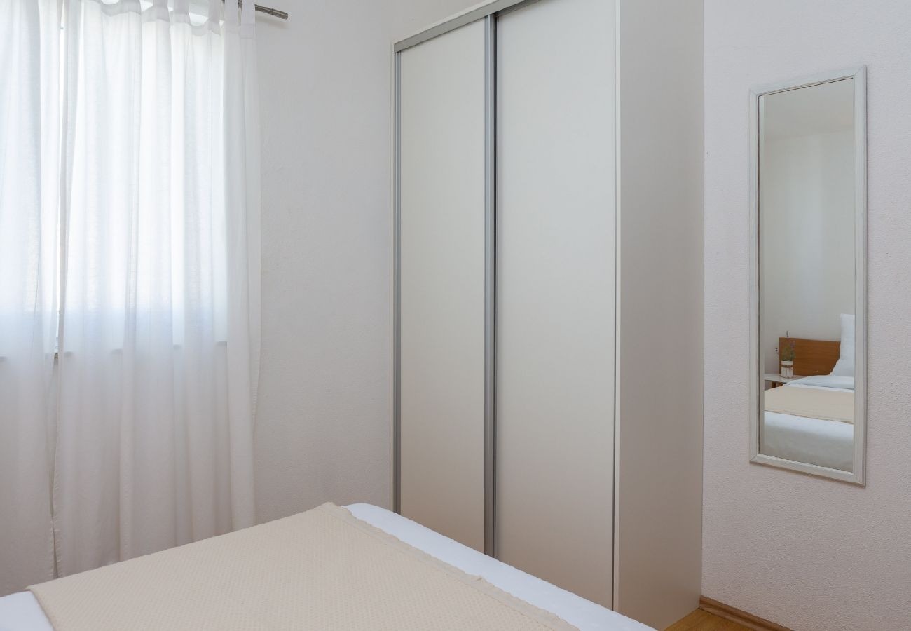 Appartement à Vodice - Appartement dans Vodice avec vue mer, terrasse, Climatisation, WIFI (94-9)