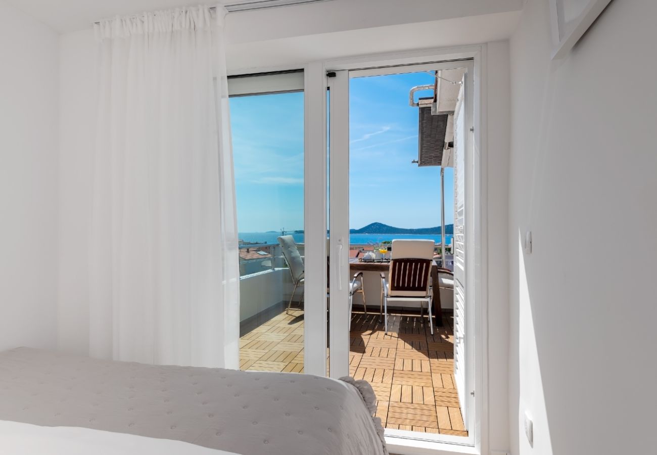 Appartement à Vodice - Appartement dans Vodice avec vue mer, terrasse, Climatisation, WIFI (94-9)