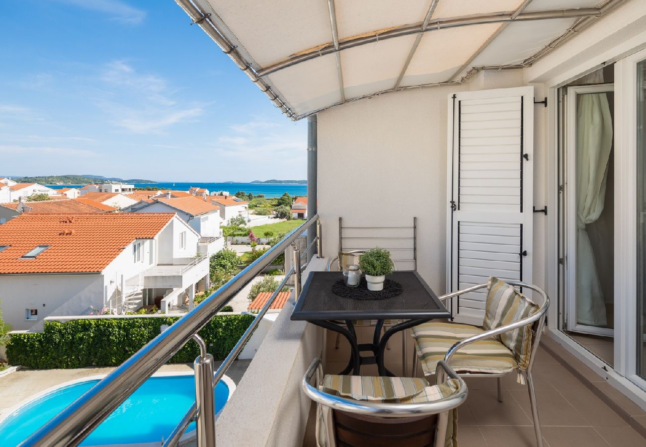 Appartement à Vodice - Appartement dans Vodice avec vue mer, Balcon, Climatisation, WIFI (94-10)