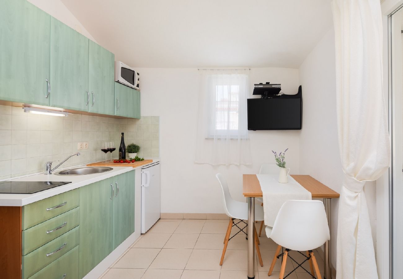 Appartement à Vodice - Appartement dans Vodice avec vue mer, Balcon, Climatisation, WIFI (94-10)