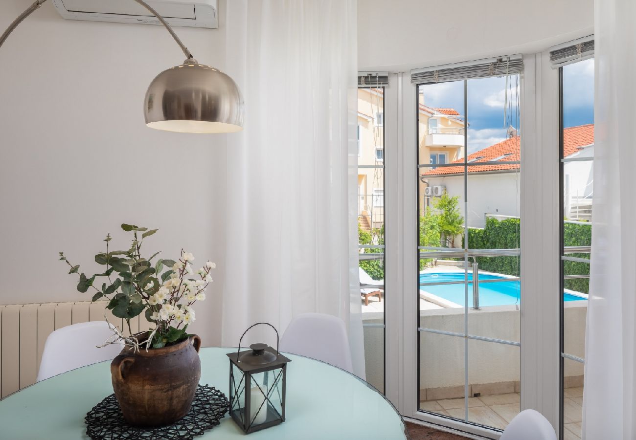 Appartement à Vodice - Appartement dans Vodice avec vue mer, terrasse, Climatisation, WIFI (94-11)