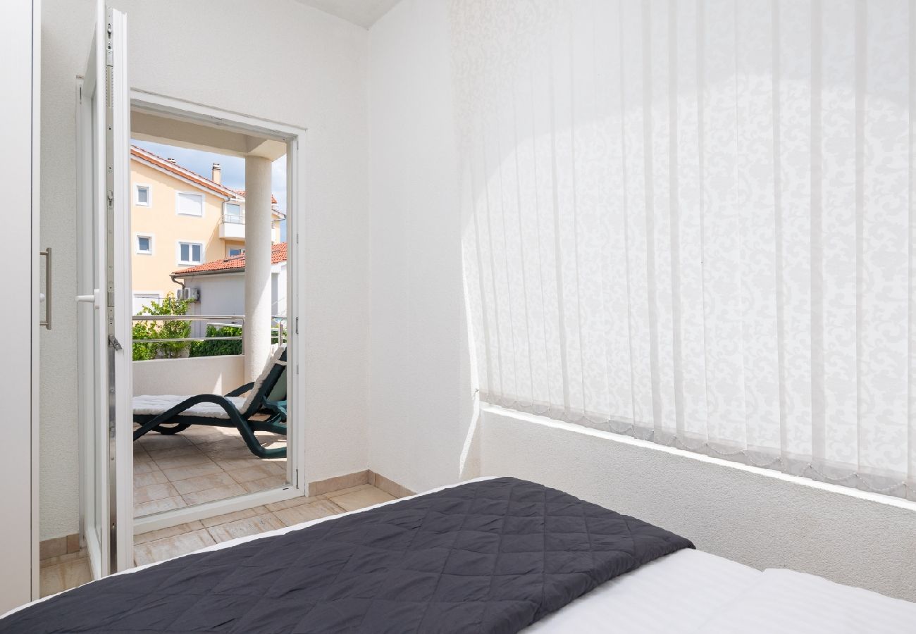 Appartement à Vodice - Appartement dans Vodice avec vue mer, terrasse, Climatisation, WIFI (94-11)