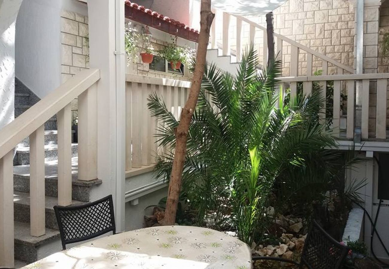 Appartement à Duce - Appartement dans Duće avec terrasse, Climatisation, WIFI, Machine à laver (122-1)