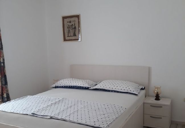 Appartement à Murter - Appartement dans Murter avec terrasse, Climatisation, WIFI, Machine à laver (125-3) Appartement à Murter - Appartement dans Murter avec terrasse, Climatisation, WIFI, Machine à laver (125-3)