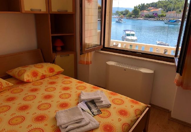 Appartement à Lumbarda - Appartement dans Lumbarda avec vue mer, terrasse, Climatisation, WIFI (128-1) Appartement à Lumbarda - Appartement dans Lumbarda avec vue mer, terrasse, Climatisation, WIFI (128-1)