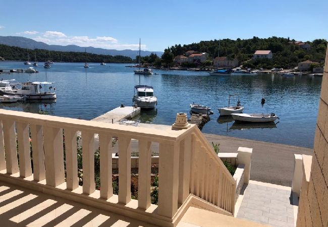 Appartement à Lumbarda - Appartement dans Lumbarda avec vue mer, terrasse, Climatisation, WIFI (128-1) Appartement à Lumbarda - Appartement dans Lumbarda avec vue mer, terrasse, Climatisation, WIFI (128-1)