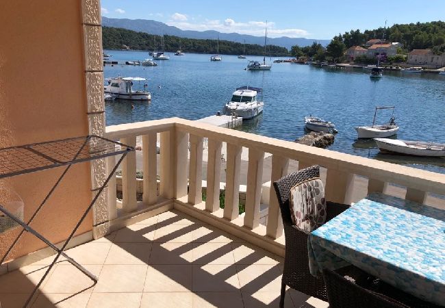 Appartement à Lumbarda - Appartement dans Lumbarda avec vue mer, terrasse, Climatisation, WIFI (128-1) Appartement à Lumbarda - Appartement dans Lumbarda avec vue mer, terrasse, Climatisation, WIFI (128-1)