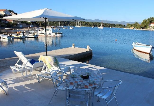 Appartement à Lumbarda - Appartement dans Lumbarda avec vue mer, terrasse, Climatisation, WIFI (128-1) Appartement à Lumbarda - Appartement dans Lumbarda avec vue mer, terrasse, Climatisation, WIFI (128-1)