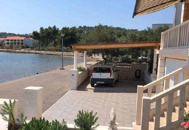 Appartement à Lumbarda - Appartement dans Lumbarda avec vue mer, terrasse, Climatisation, WIFI (128-1) Appartement à Lumbarda - Appartement dans Lumbarda avec vue mer, terrasse, Climatisation, WIFI (128-1)