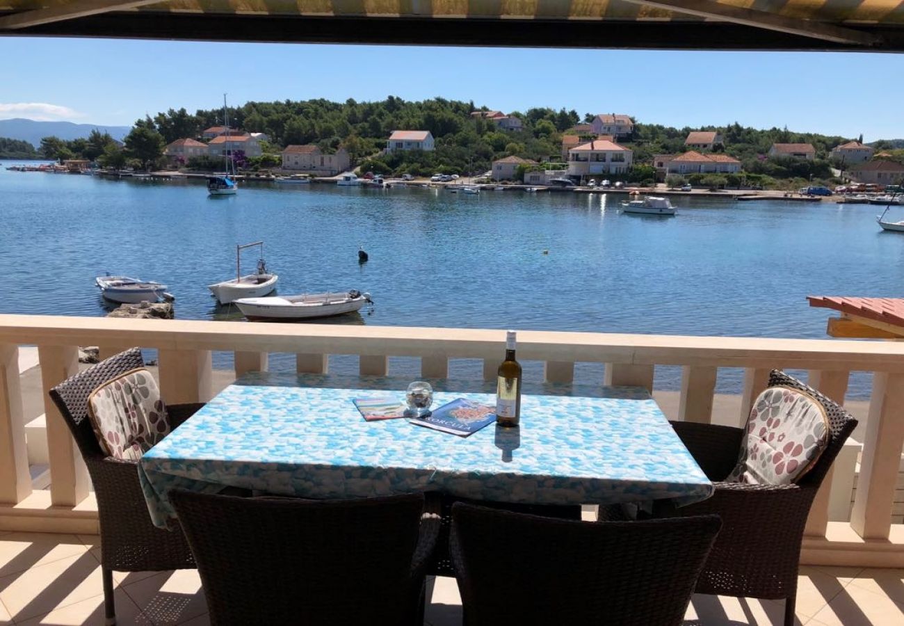 Appartement à Lumbarda - Appartement dans Lumbarda avec vue mer, terrasse, Climatisation, WIFI (128-1)