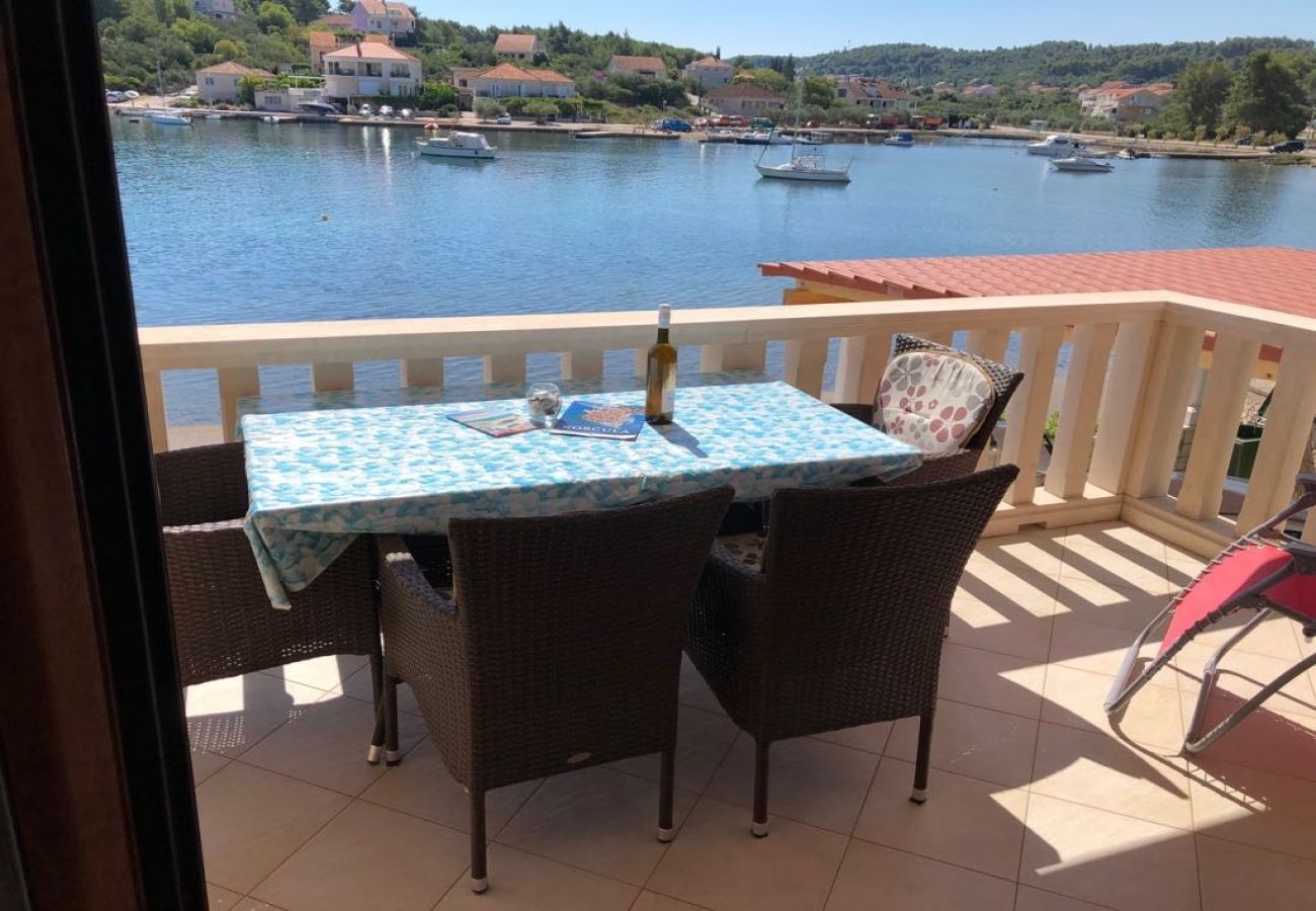 Appartement à Lumbarda - Appartement dans Lumbarda avec vue mer, terrasse, Climatisation, WIFI (128-1)