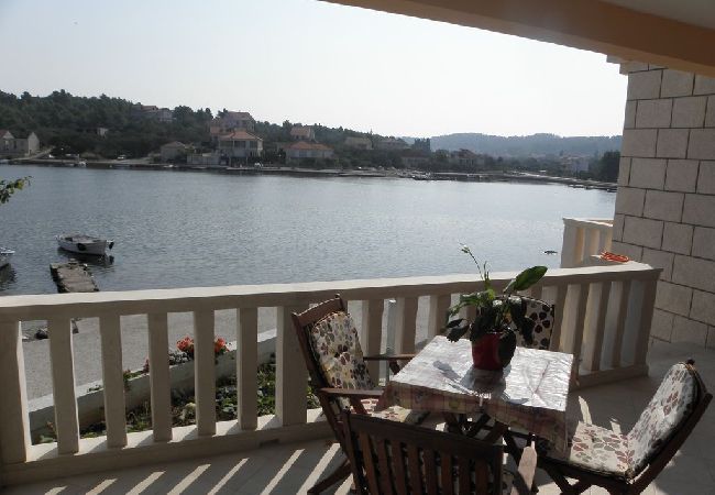 Appartement à Lumbarda - Appartement dans Lumbarda avec vue mer, terrasse, Climatisation, WIFI (128-2) Appartement à Lumbarda - Appartement dans Lumbarda avec vue mer, terrasse, Climatisation, WIFI (128-2)