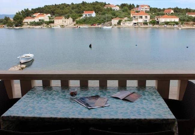 Appartement à Lumbarda - Appartement dans Lumbarda avec vue mer, terrasse, Climatisation, WIFI (128-2) Appartement à Lumbarda - Appartement dans Lumbarda avec vue mer, terrasse, Climatisation, WIFI (128-2)