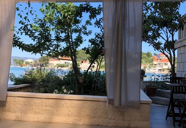 Studio à Lumbarda - Appartement Studio dans Lumbarda avec vue mer, terrasse, Climatisation, WIFI (128-3) Studio à Lumbarda - Appartement Studio dans Lumbarda avec vue mer, terrasse, Climatisation, WIFI (128-3)