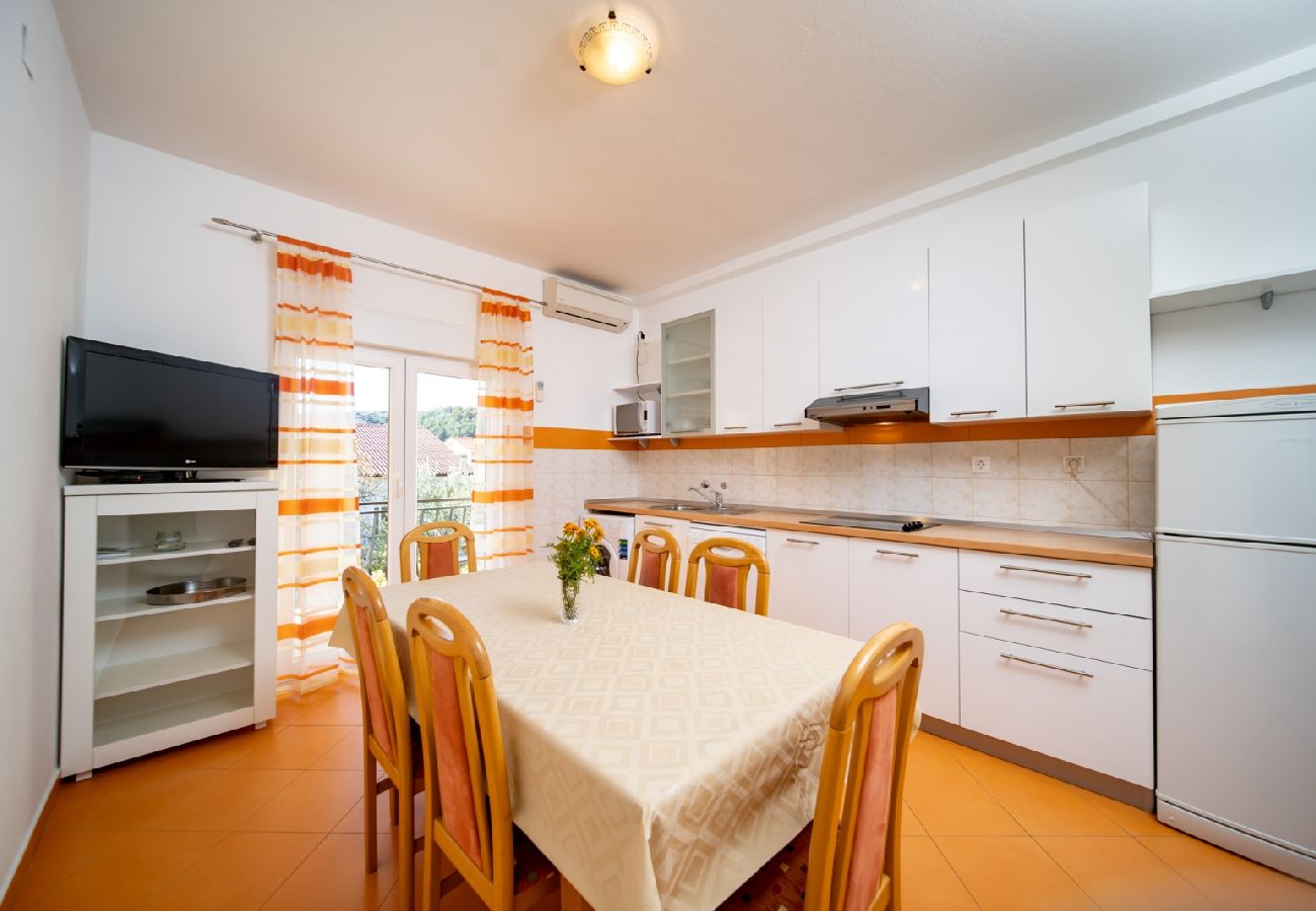 Appartement à Lopar - Appartement dans Lopar avec terrasse, Climatisation, WIFI, Machine à laver (129-2)