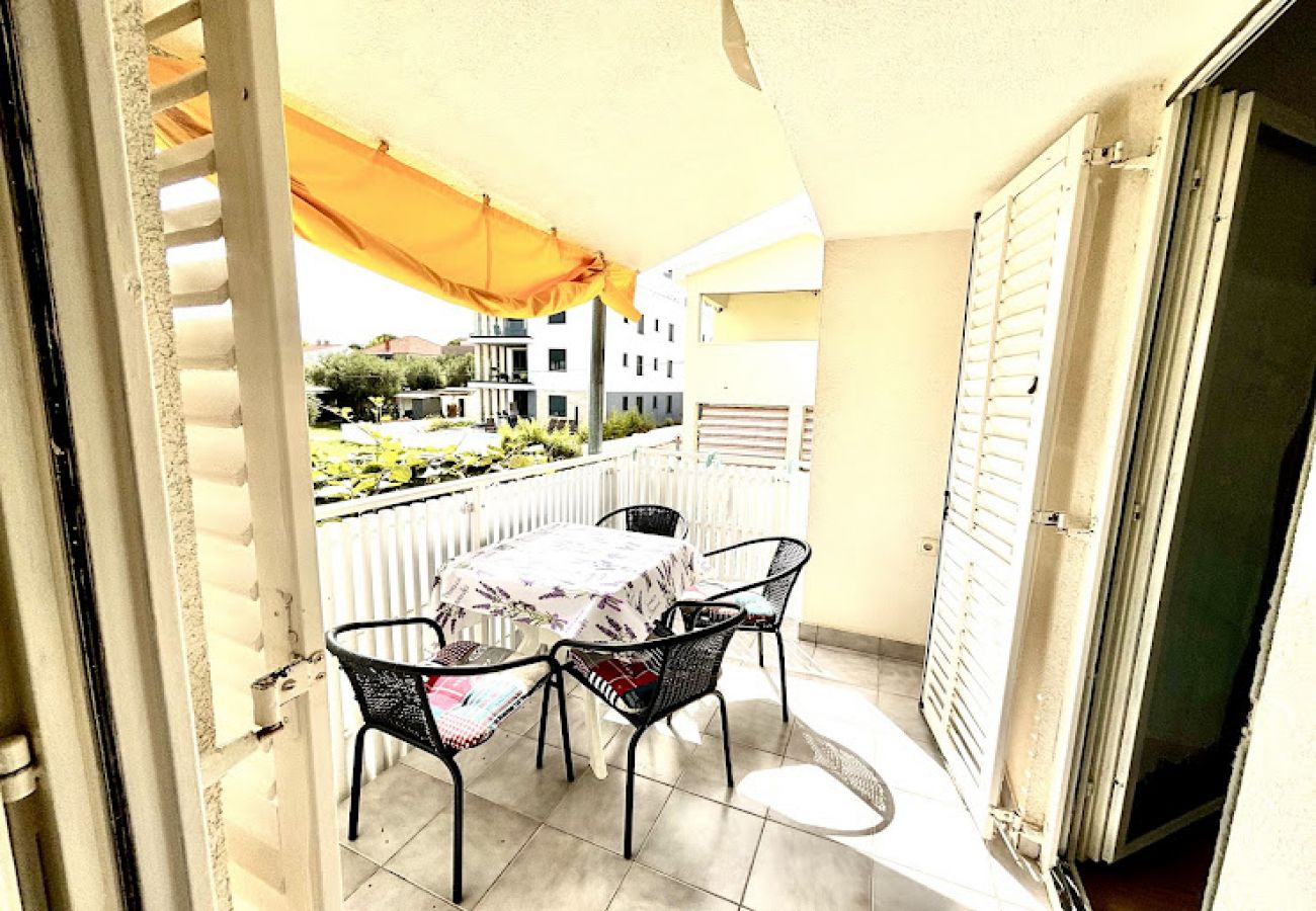 Appartement à Sukošan - Appartement dans Sukošan avec terrasse, Climatisation, WIFI (131-1)