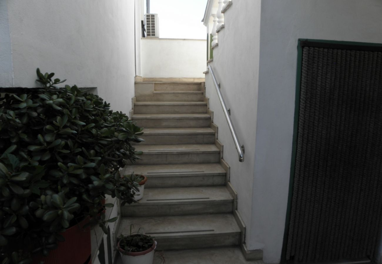 Appartement à Sukošan - Appartement dans Sukošan avec terrasse, Climatisation, WIFI (131-1)