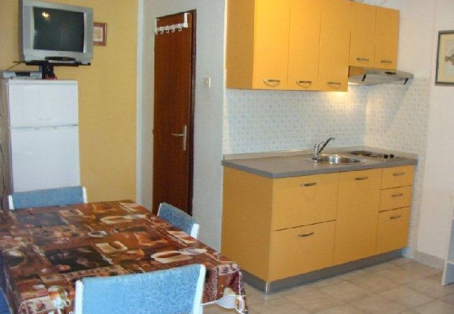 Appartement à Sukošan - Appartement dans Sukošan avec terrasse, Climatisation, WIFI (131-3) Appartement à Sukošan - Appartement dans Sukošan avec terrasse, Climatisation, WIFI (131-3)