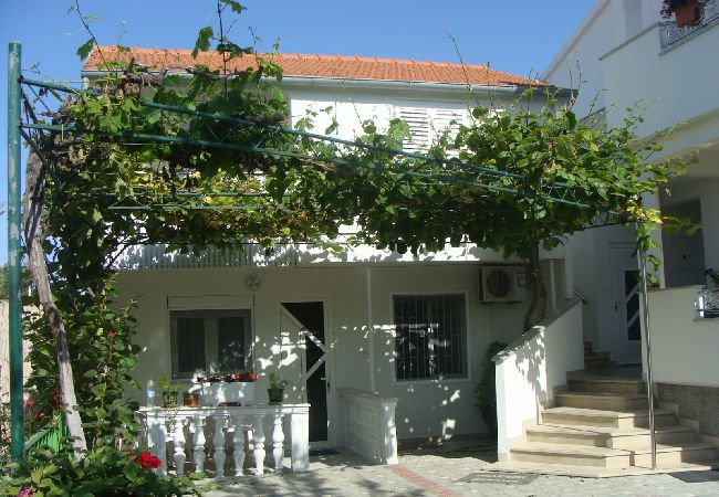 Appartement à Sukošan - Appartement dans Sukošan avec terrasse, Climatisation, WIFI (131-3) Appartement à Sukošan - Appartement dans Sukošan avec terrasse, Climatisation, WIFI (131-3)