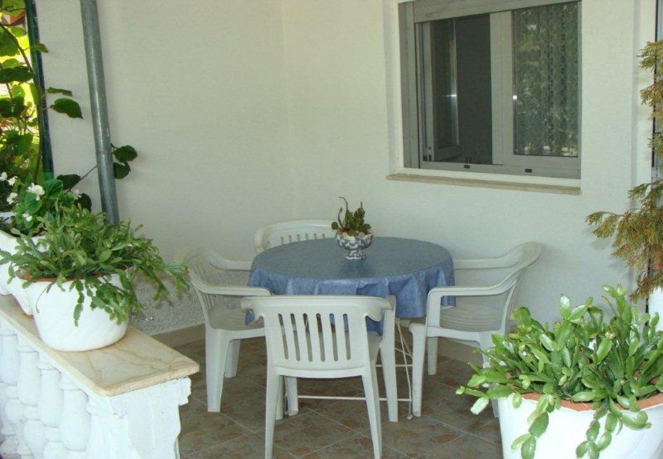 Appartement à Sukošan - Appartement dans Sukošan avec terrasse, Climatisation, WIFI (131-3)