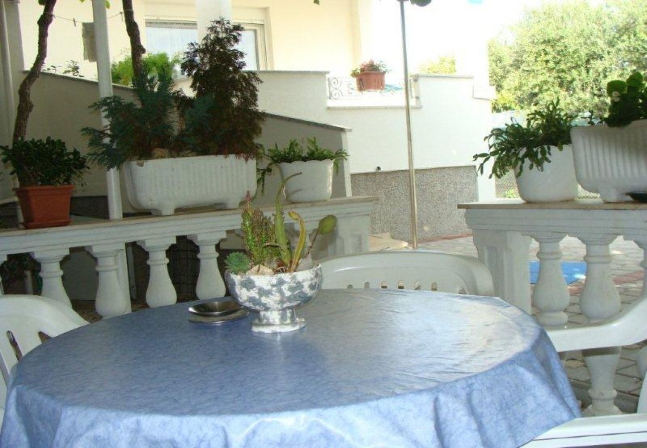 Appartement à Sukošan - Appartement dans Sukošan avec terrasse, Climatisation, WIFI (131-3)