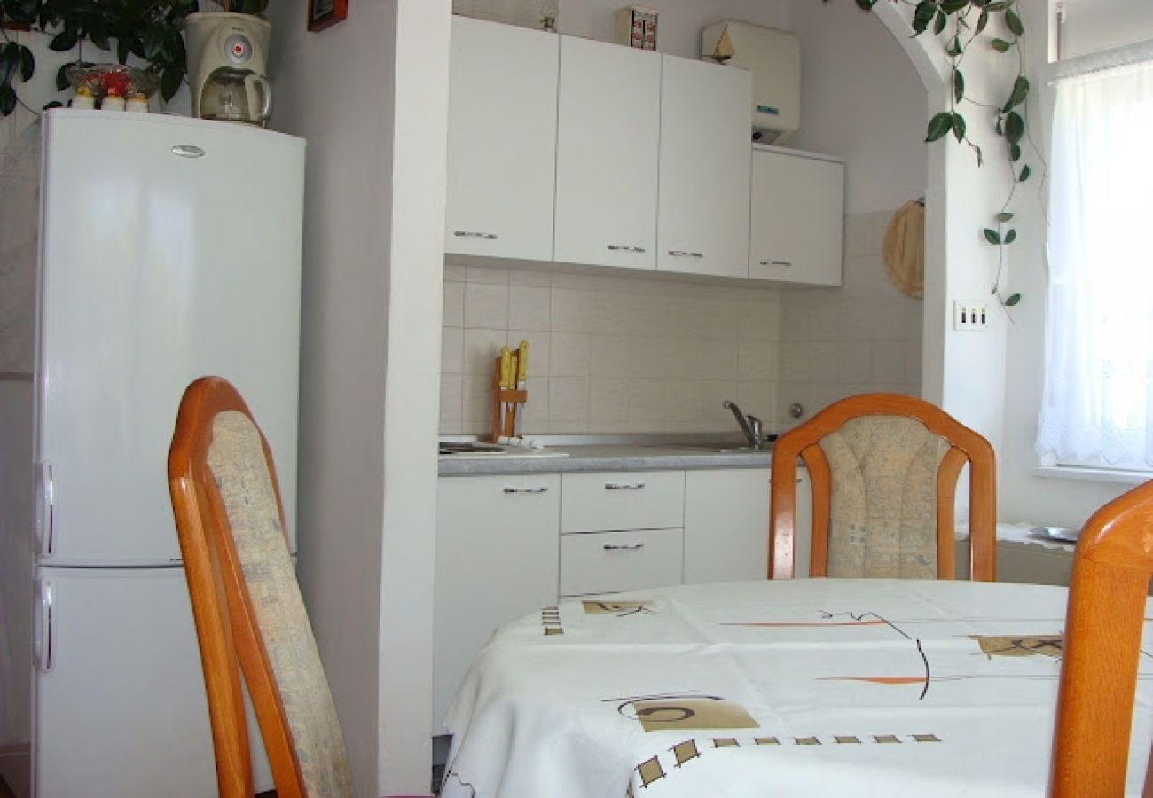 Appartement à Sukošan - Appartement dans Sukošan avec terrasse, Climatisation, WIFI (131-4)