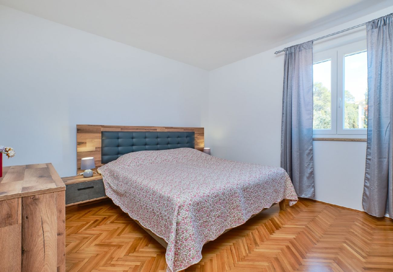 Appartement à Mali Lošinj - Appartement dans Mali Lošinj avec vue mer, terrasse, Climatisation, WIFI (137-2)