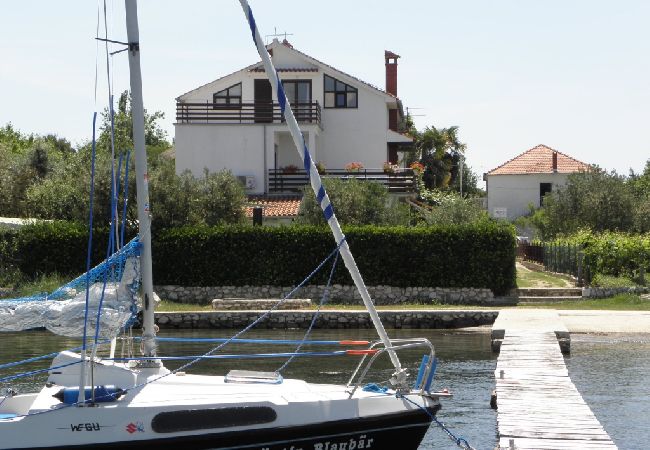 Studio à Sukošan - Appartement Studio dans Sukošan avec vue mer, Balcon, Climatisation, Machine à laver (151-1) Studio à Sukošan - Appartement Studio dans Sukošan avec vue mer, Balcon, Climatisation, Machine à laver (151-1)
