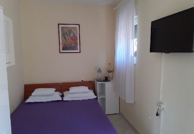 Studio à Sukošan - Appartement Studio dans Sukošan avec vue mer, Balcon, Climatisation, Machine à laver (151-1) Studio à Sukošan - Appartement Studio dans Sukošan avec vue mer, Balcon, Climatisation, Machine à laver (151-1)