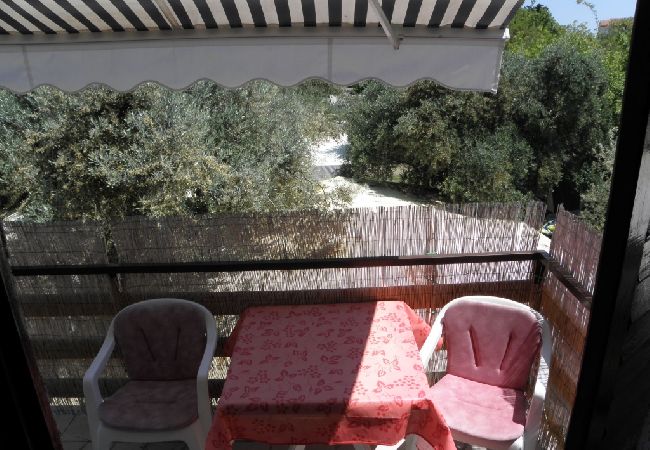 Studio à Sukošan - Appartement Studio dans Sukošan avec vue mer, Balcon, Climatisation, Machine à laver (151-1) Studio à Sukošan - Appartement Studio dans Sukošan avec vue mer, Balcon, Climatisation, Machine à laver (151-1)