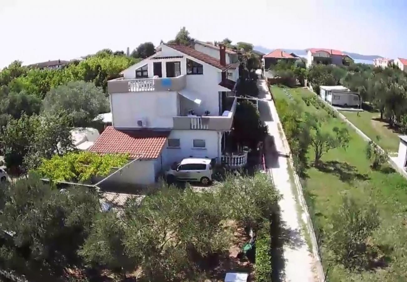 Studio à Sukošan - Appartement Studio dans Sukošan avec vue mer, Balcon, Climatisation, Machine à laver (151-1)