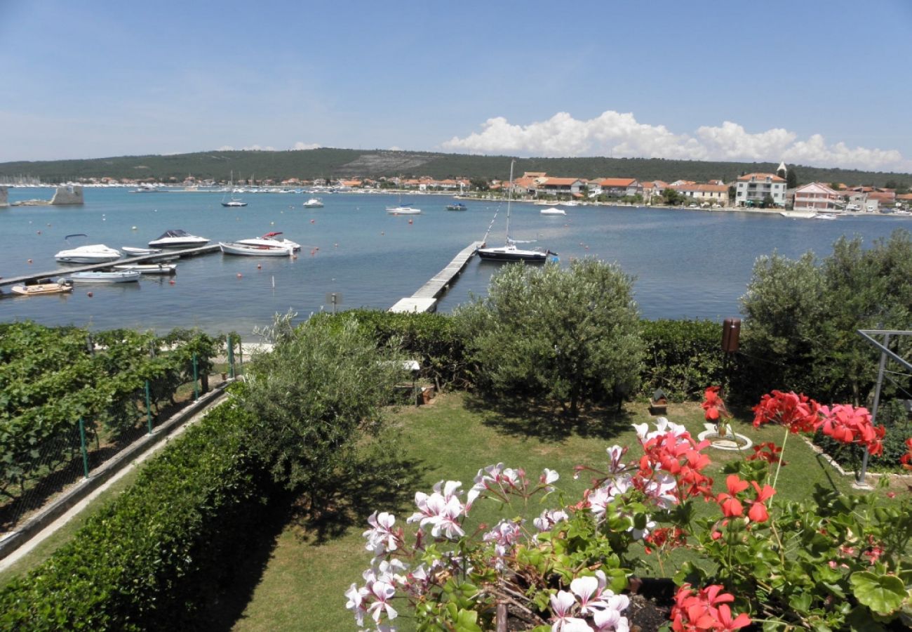 Appartement à Sukošan - Appartement dans Sukošan avec vue mer, terrasse, Climatisation, Machine à laver (151-2)